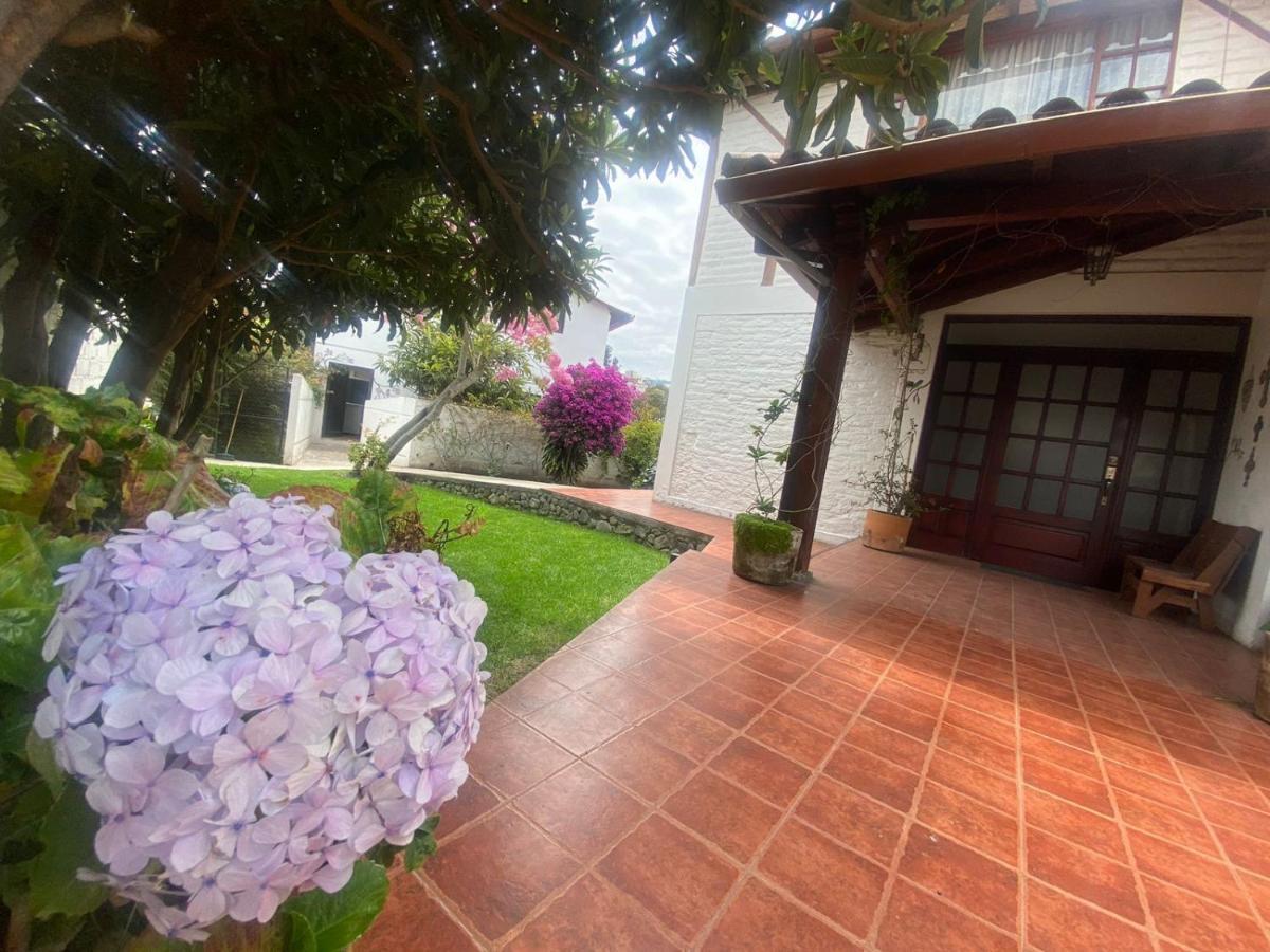 Quinta Hotel Las Buganvillas Ambato Exterior photo